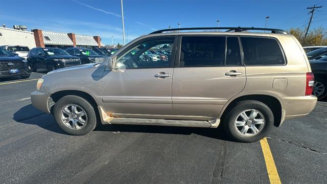 used 2004 Toyota Highlander car, priced at $6,000