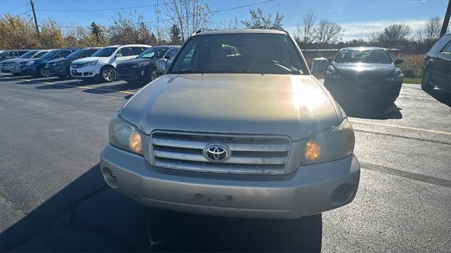 used 2004 Toyota Highlander car, priced at $6,000