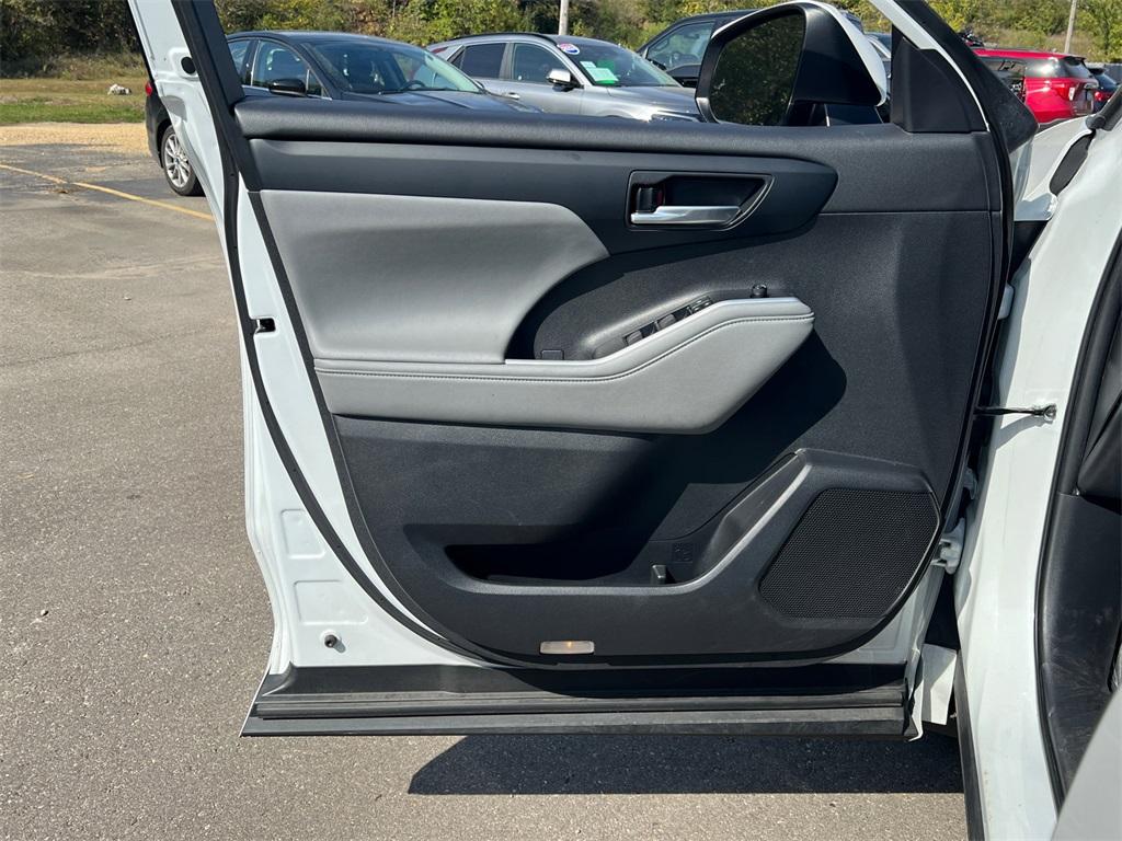 used 2023 Toyota Highlander car, priced at $36,000