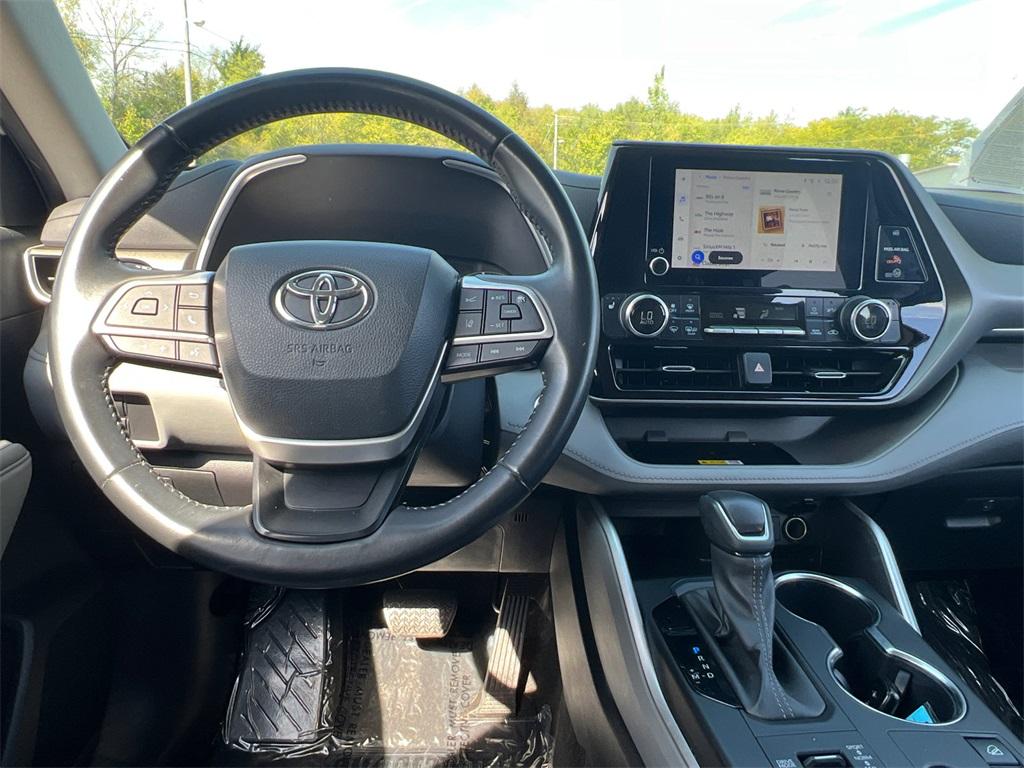 used 2023 Toyota Highlander car, priced at $36,000