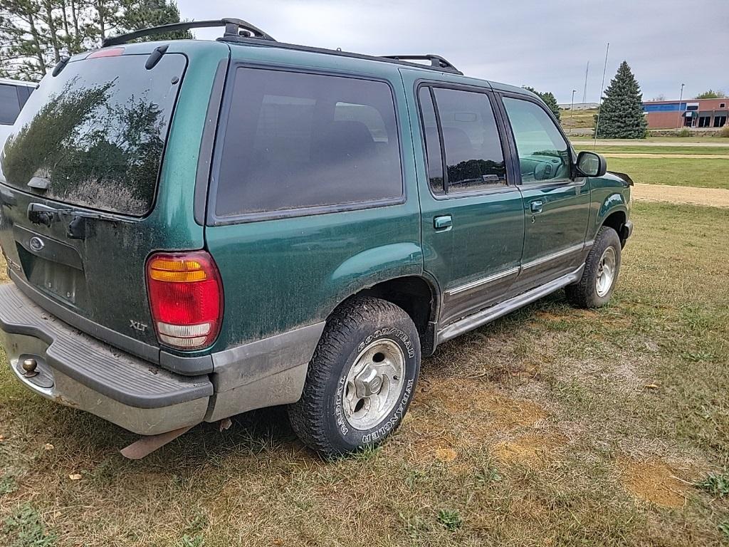 used 2000 Ford Explorer car, priced at $3,500