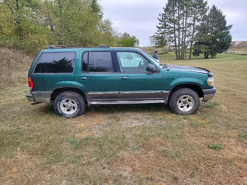used 2000 Ford Explorer car, priced at $3,500