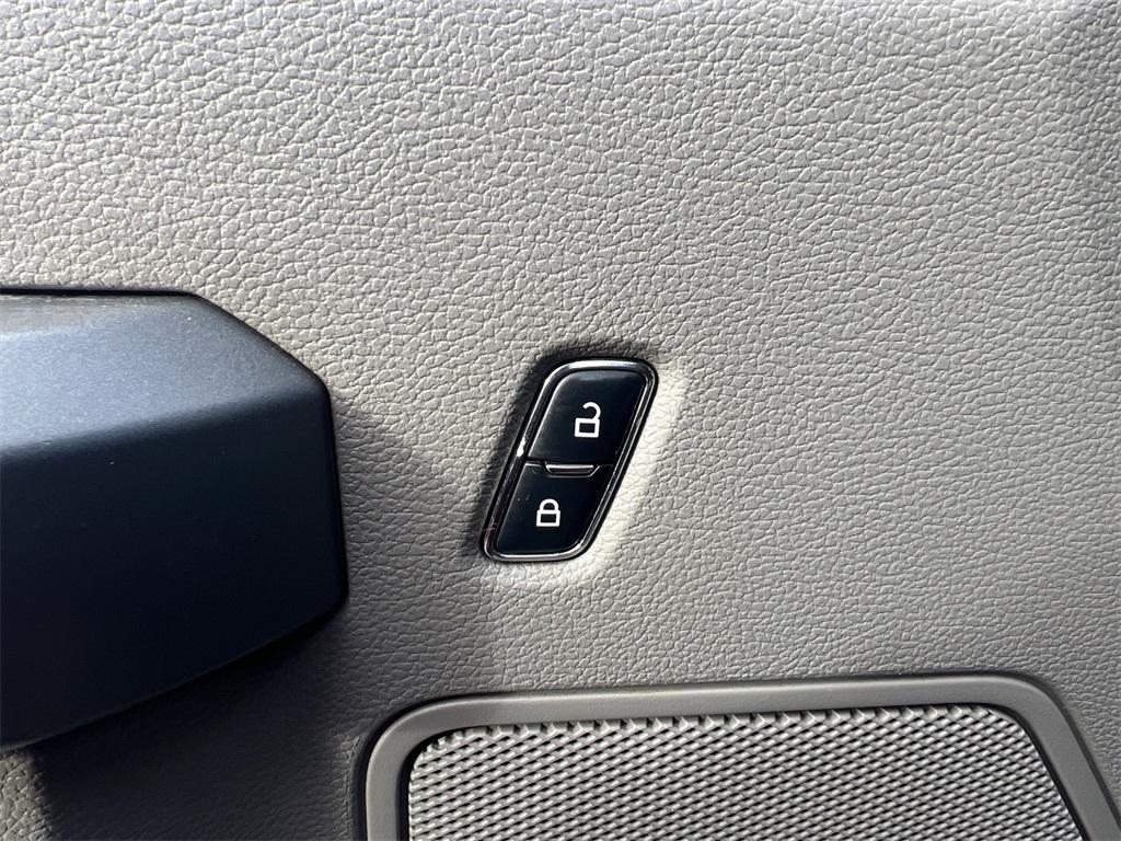 used 2016 Ford F-150 car, priced at $15,500