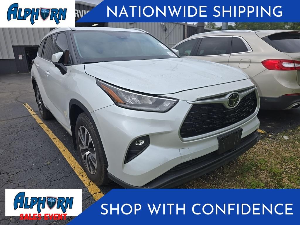 used 2022 Toyota Highlander car, priced at $37,500