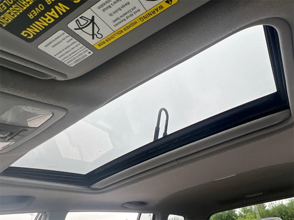 used 2007 Toyota Highlander car, priced at $6,000