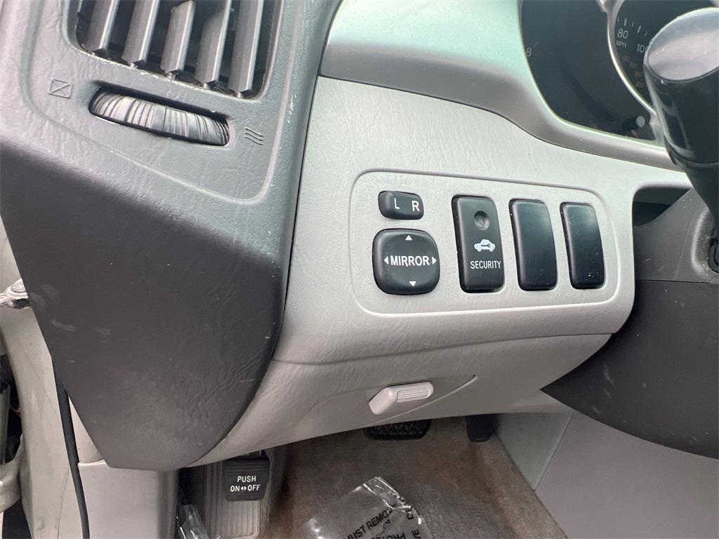 used 2007 Toyota Highlander car, priced at $6,000