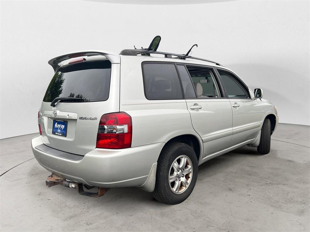 used 2007 Toyota Highlander car, priced at $6,000