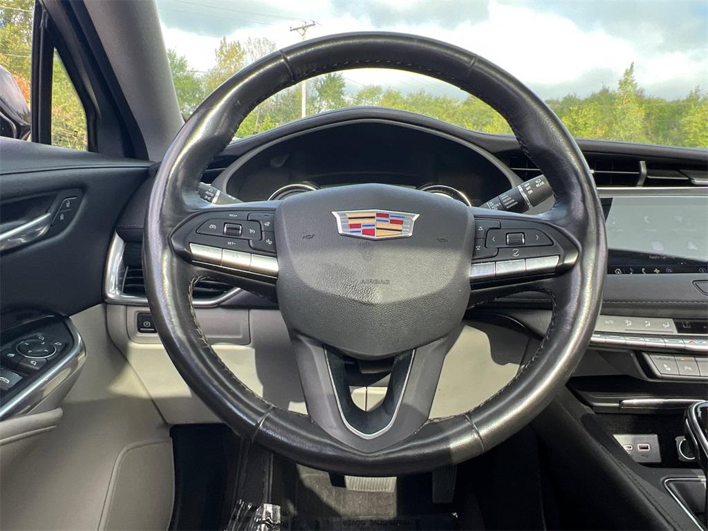 used 2021 Cadillac XT4 car, priced at $22,500