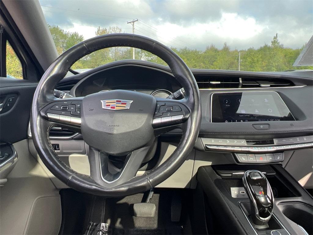used 2021 Cadillac XT4 car, priced at $22,500