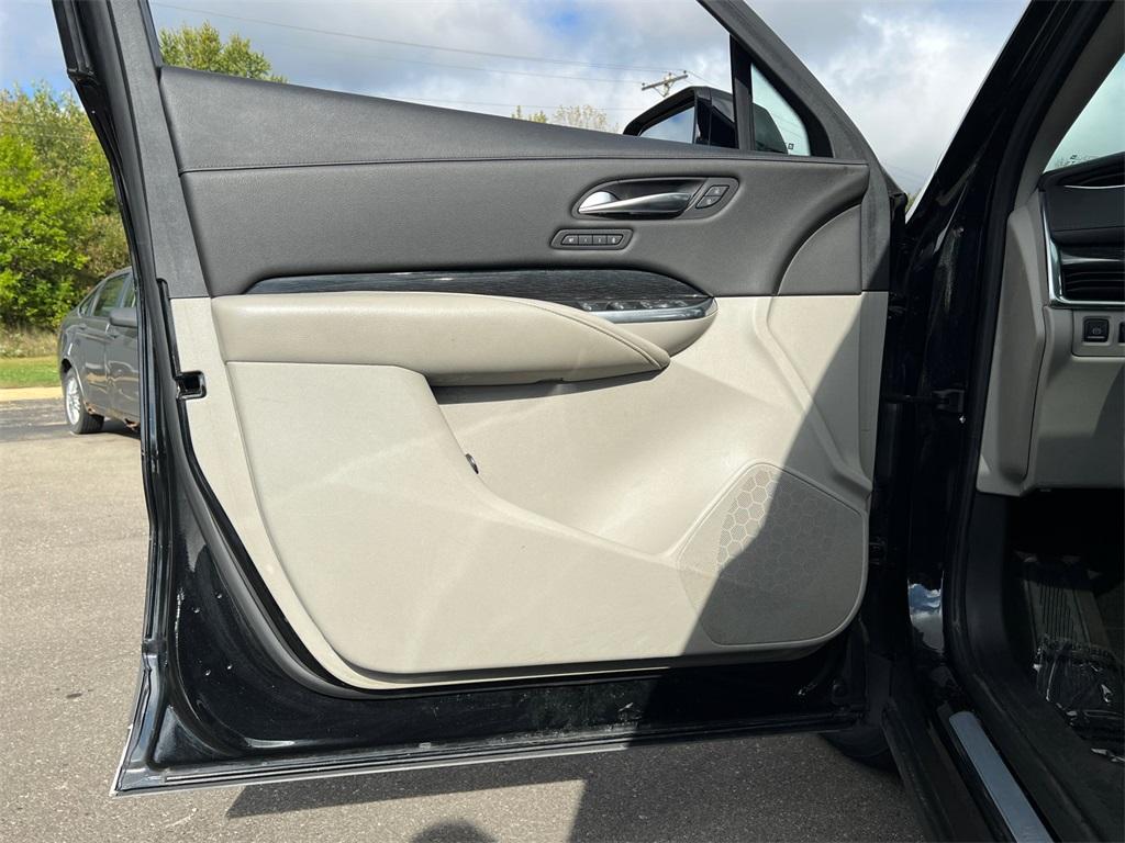 used 2021 Cadillac XT4 car, priced at $22,500