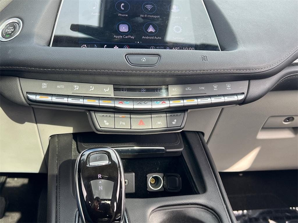 used 2021 Cadillac XT4 car, priced at $22,500