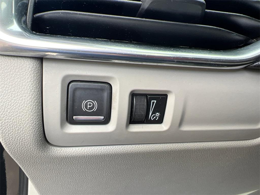 used 2021 Cadillac XT4 car, priced at $22,500