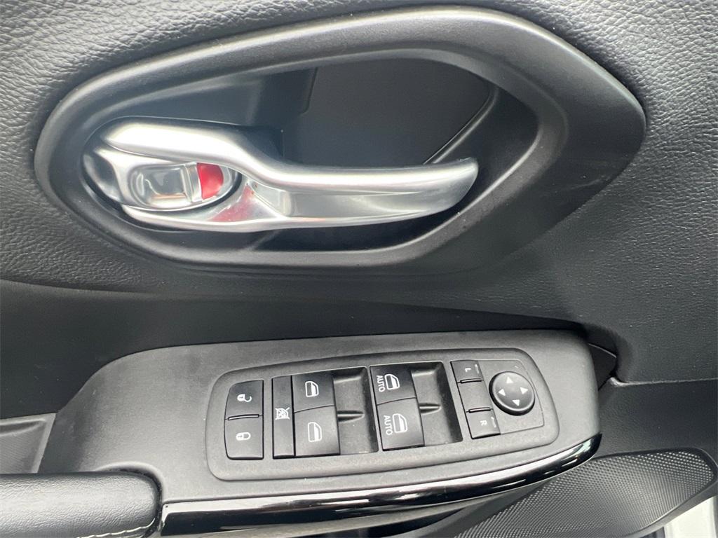 used 2023 Jeep Cherokee car, priced at $24,000