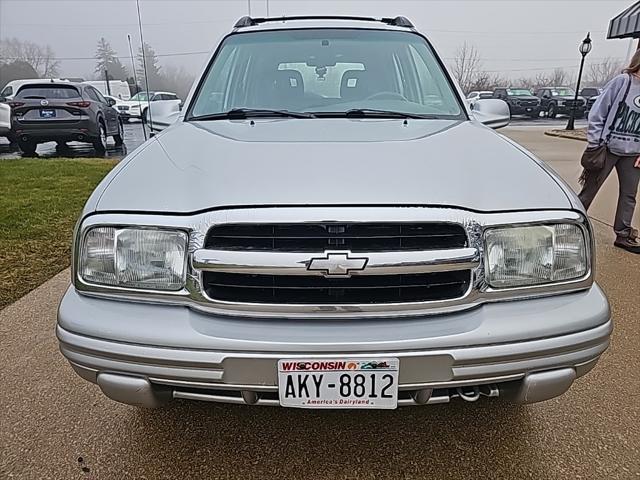 used 2002 Chevrolet Tracker car, priced at $6,000