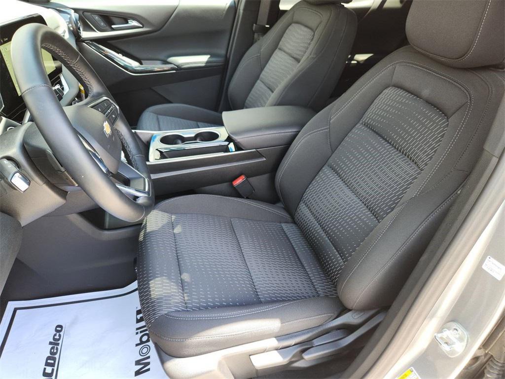 new 2025 Chevrolet Equinox car, priced at $30,702