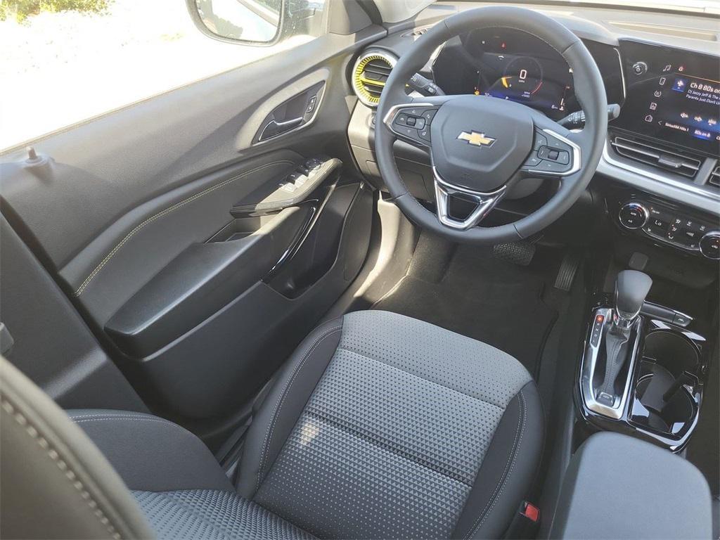 new 2025 Chevrolet Trax car, priced at $24,008