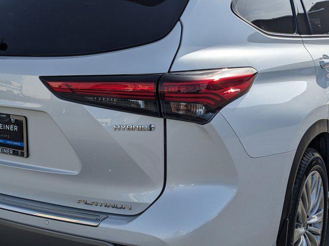 used 2022 Toyota Highlander Hybrid car, priced at $42,953