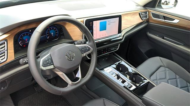 new 2025 Volkswagen Atlas car, priced at $39,999