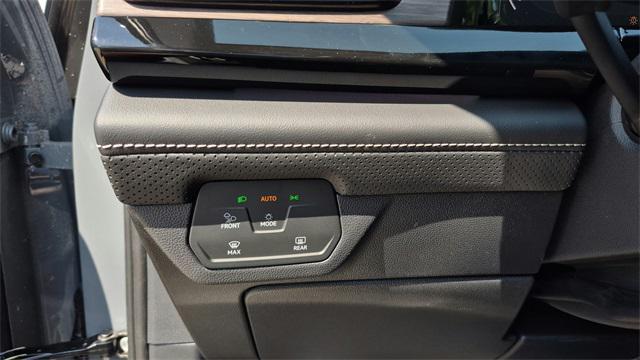 new 2025 Volkswagen Atlas car, priced at $52,811