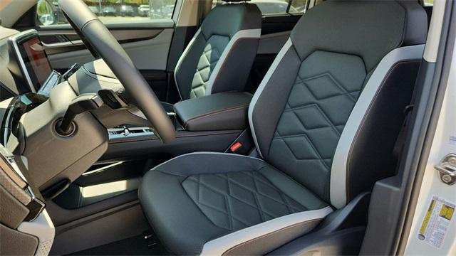 new 2025 Volkswagen Atlas car, priced at $45,999
