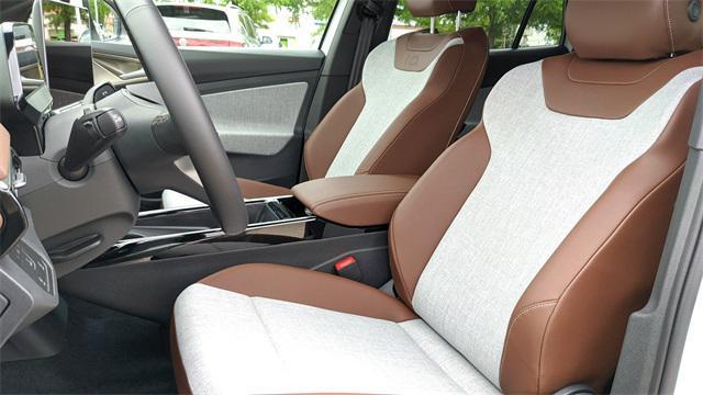 new 2025 Volkswagen ID.4 car, priced at $38,699