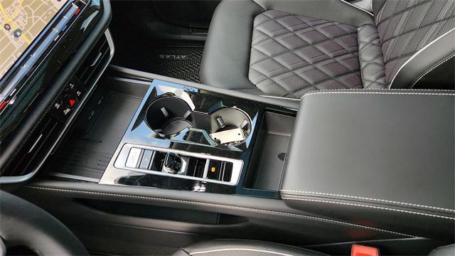 new 2025 Volkswagen Atlas car, priced at $49,999