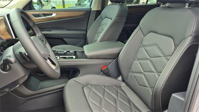 new 2025 Volkswagen Atlas car, priced at $40,199