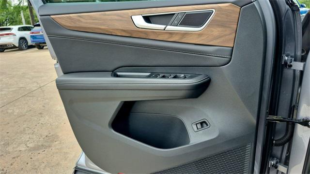 new 2025 Volkswagen Atlas car, priced at $40,199