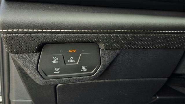 new 2026 Volkswagen Atlas Cross Sport car, priced at $46,583