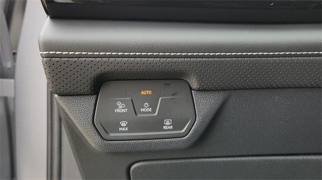 new 2025 Volkswagen Atlas car, priced at $42,999