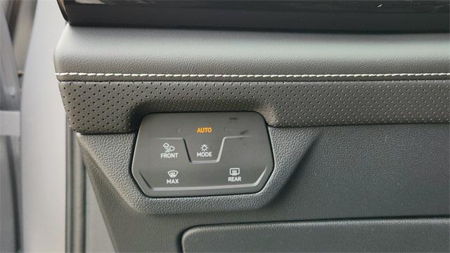 new 2025 Volkswagen Atlas car, priced at $40,423