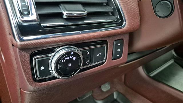 used 2019 Lincoln Navigator car, priced at $39,999
