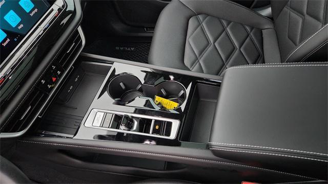new 2025 Volkswagen Atlas car, priced at $40,999