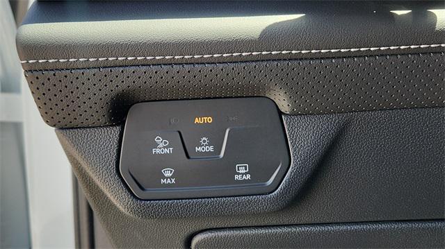 new 2025 Volkswagen Atlas car, priced at $40,999
