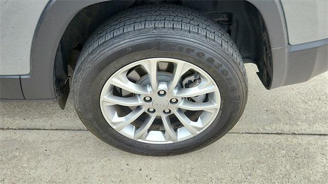 used 2022 Jeep Cherokee car, priced at $21,995
