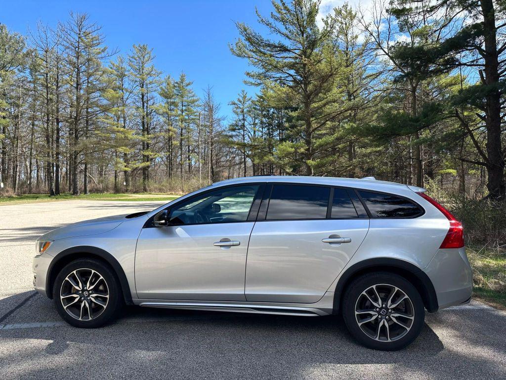 used 2015 Volvo V60 Cross Country car, priced at $10,181