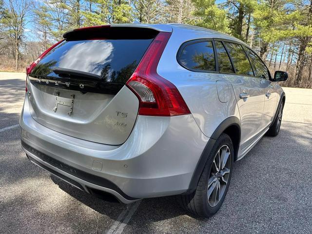 used 2015 Volvo V60 Cross Country car, priced at $11,891