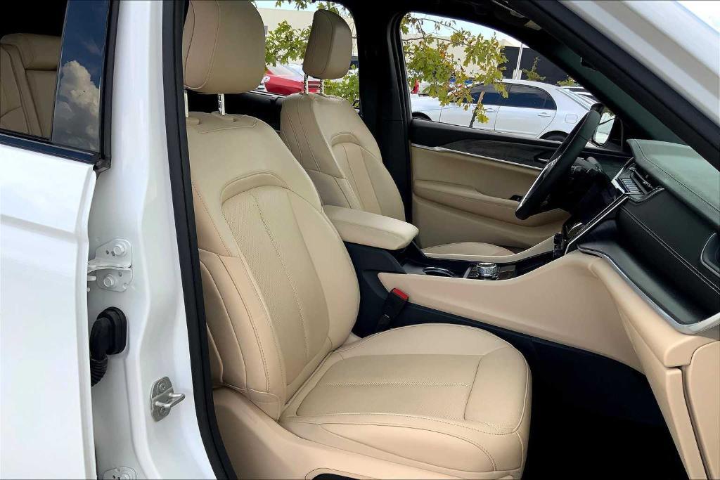 used 2023 Jeep Grand Cherokee car, priced at $28,900