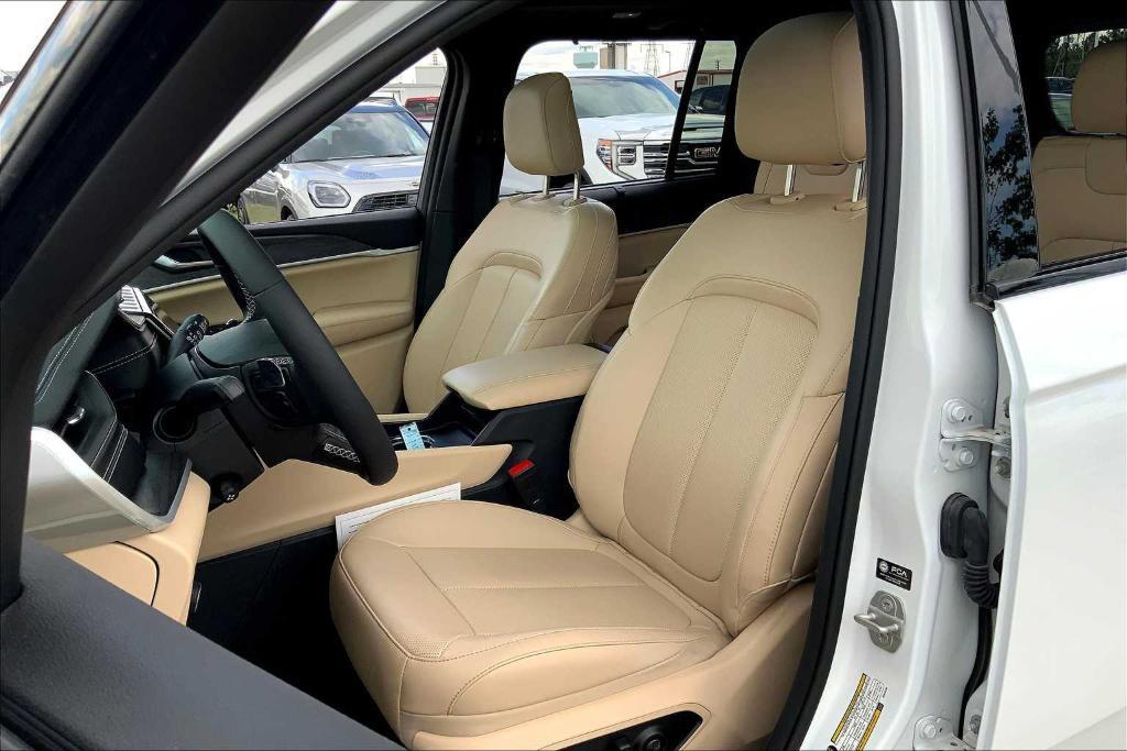 used 2023 Jeep Grand Cherokee car, priced at $28,900