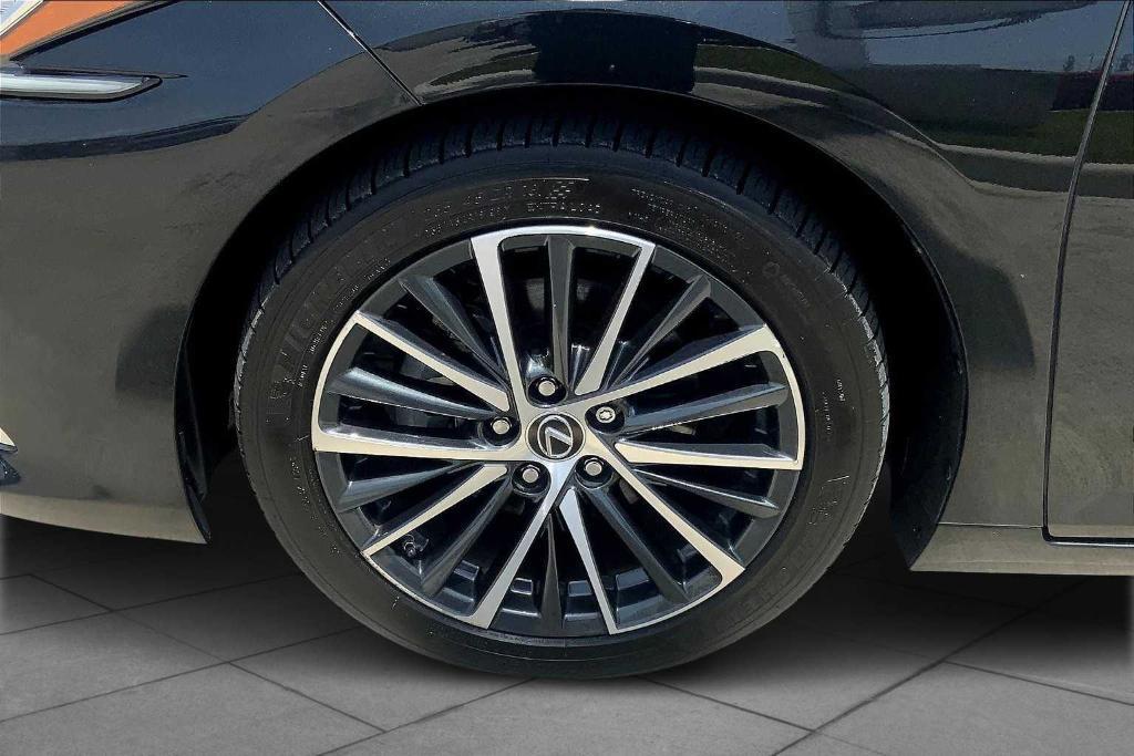 used 2022 Lexus ES 350 car, priced at $32,800