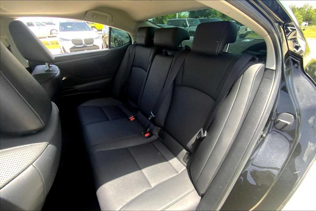 used 2022 Lexus ES 350 car, priced at $32,800