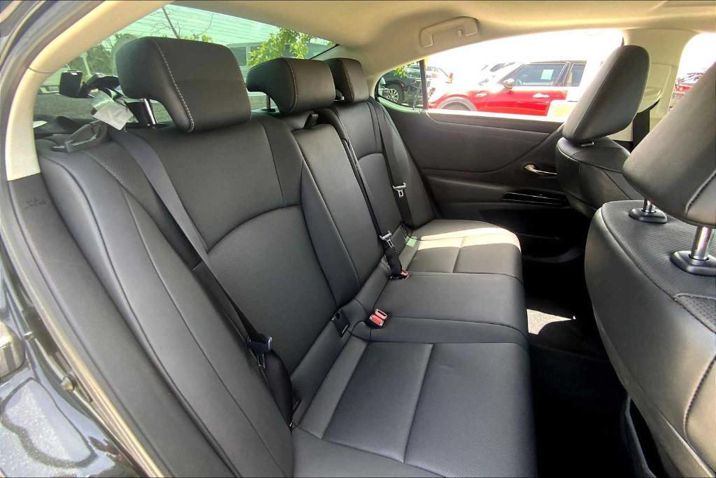 used 2022 Lexus ES 350 car, priced at $32,800