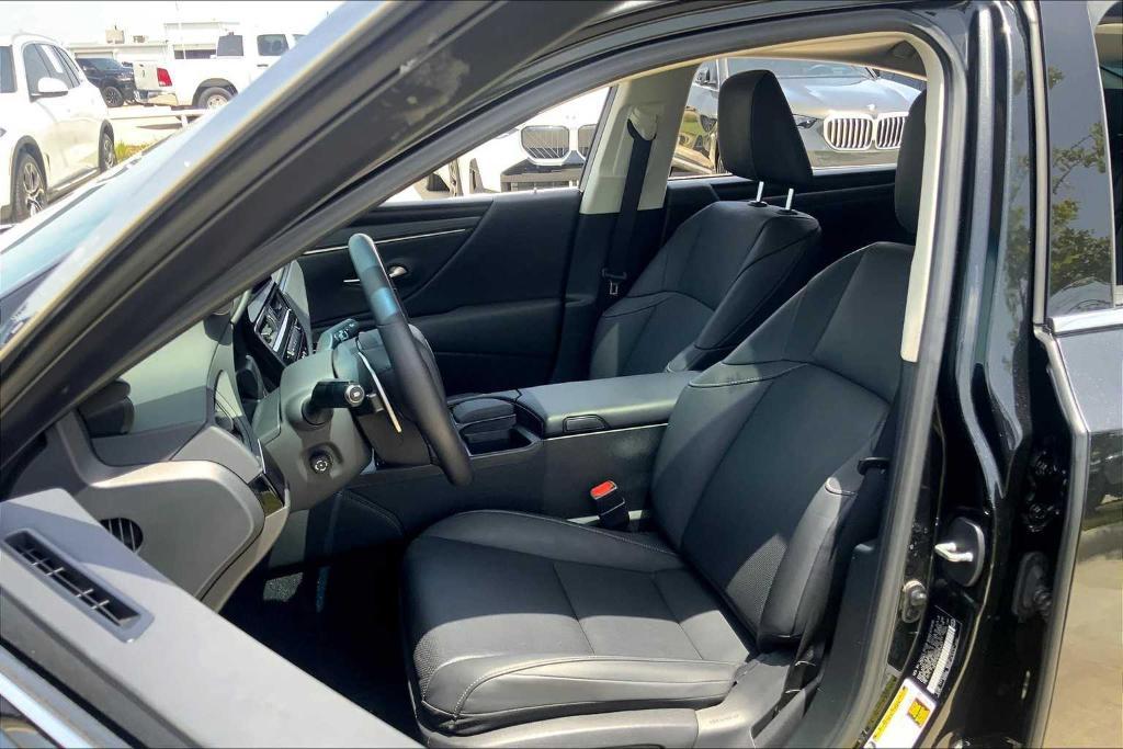 used 2022 Lexus ES 350 car, priced at $32,800
