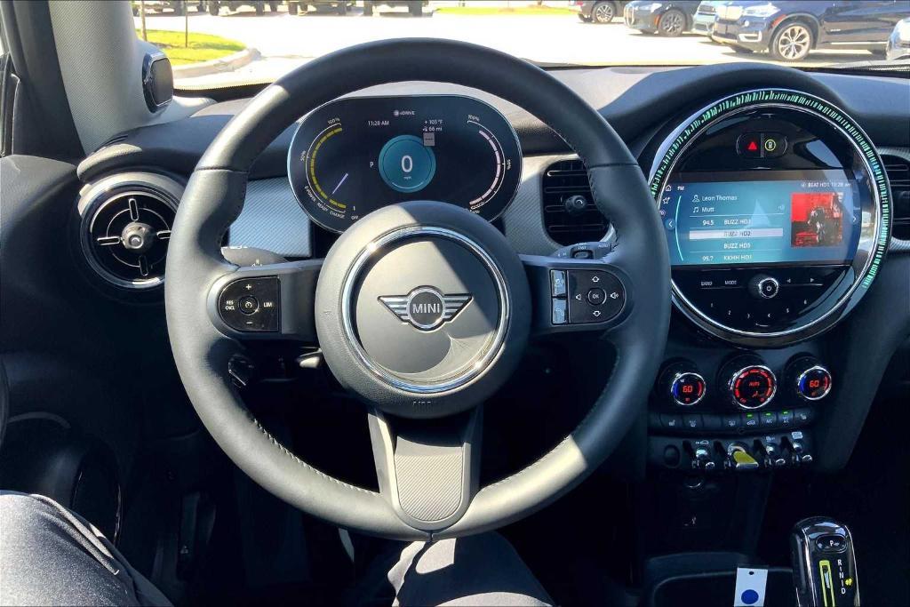 used 2024 MINI SE Hardtop car, priced at $22,800