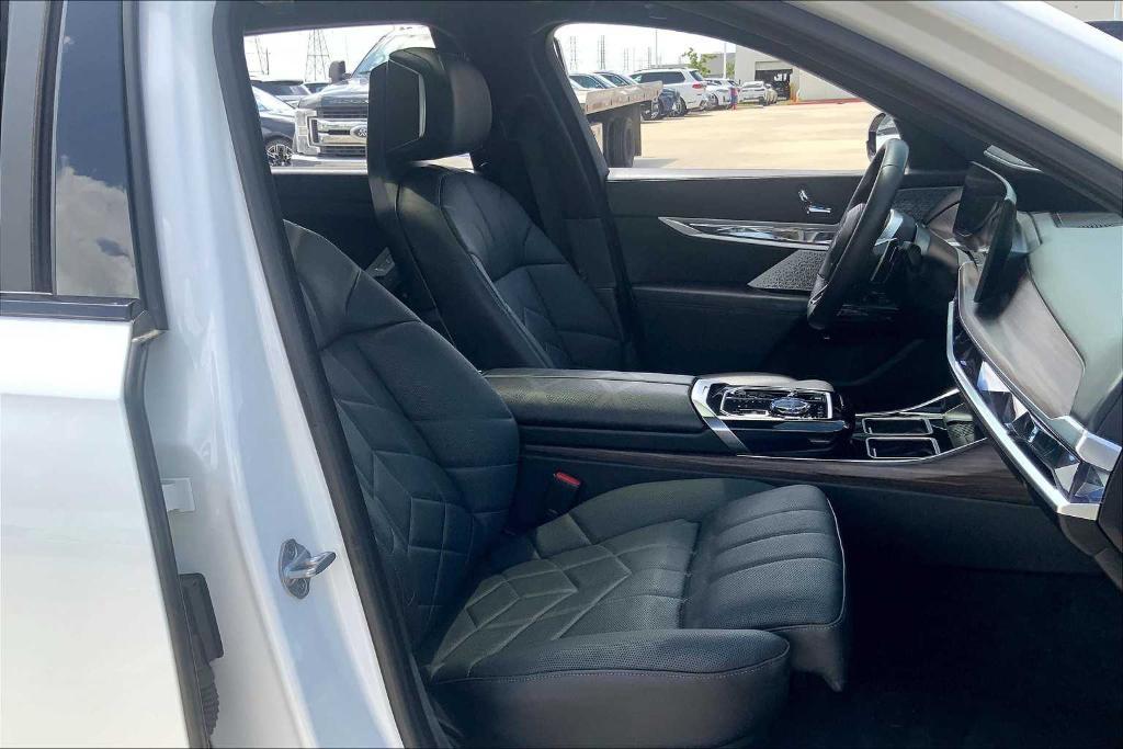 used 2023 BMW 760 car, priced at $77,900