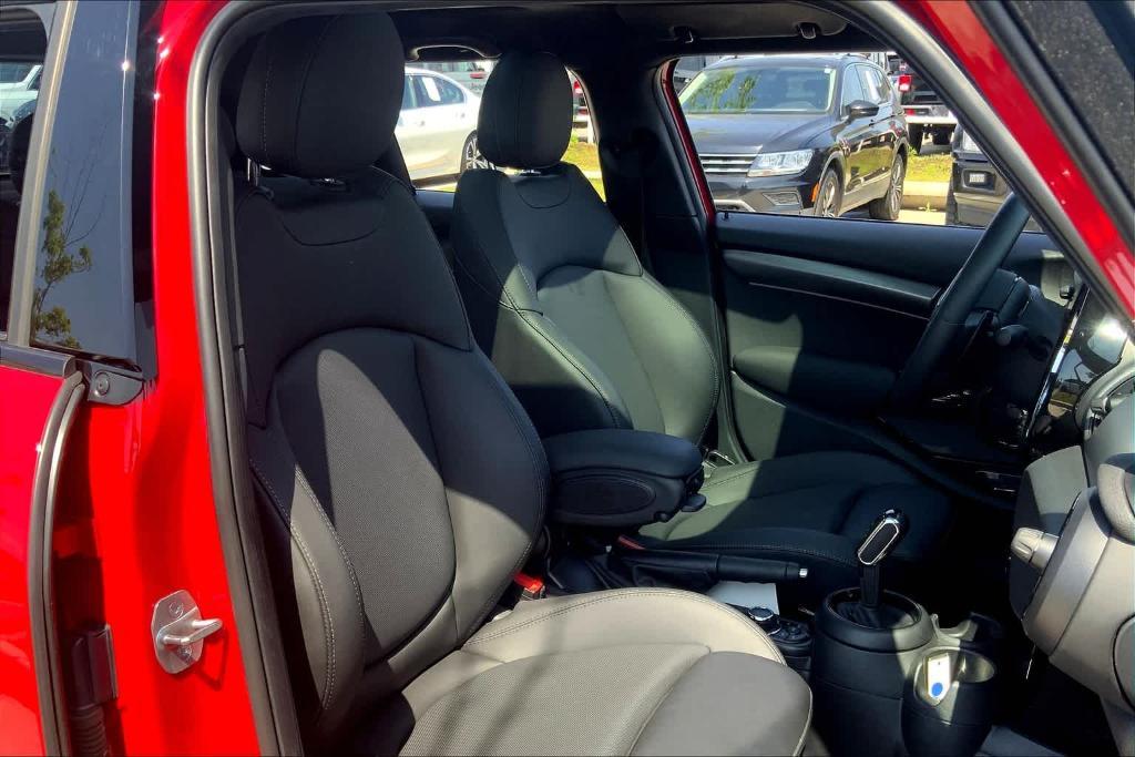 used 2023 MINI Hardtop car, priced at $26,900