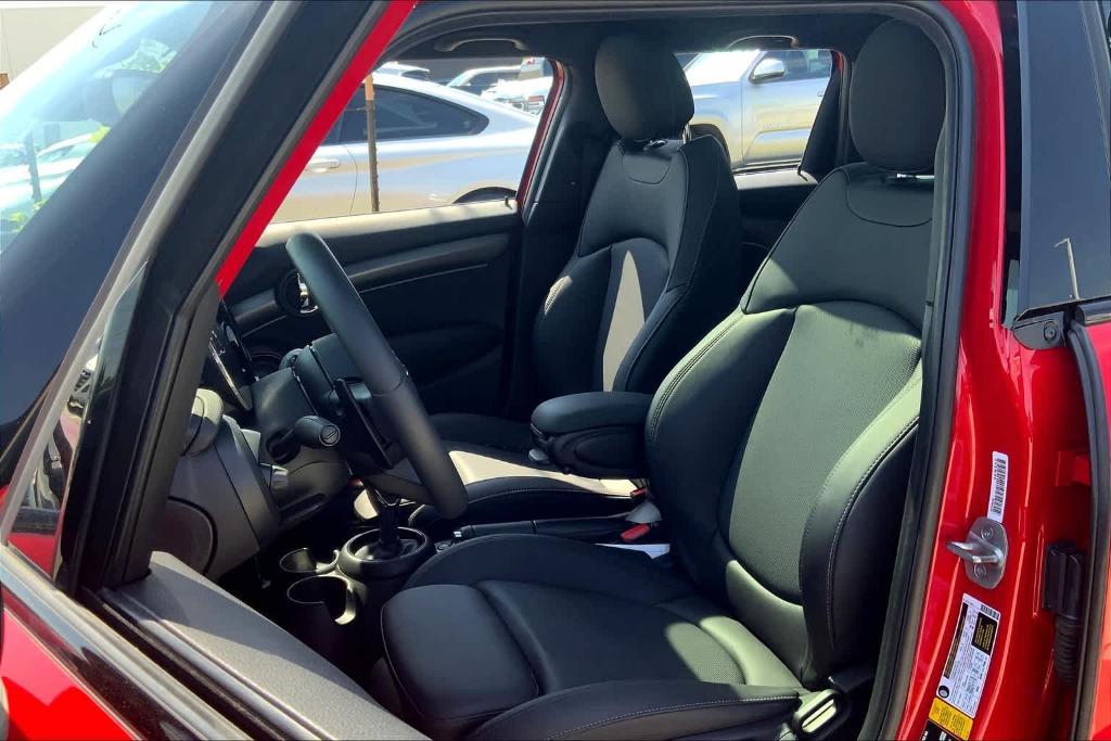 used 2023 MINI Hardtop car, priced at $26,900