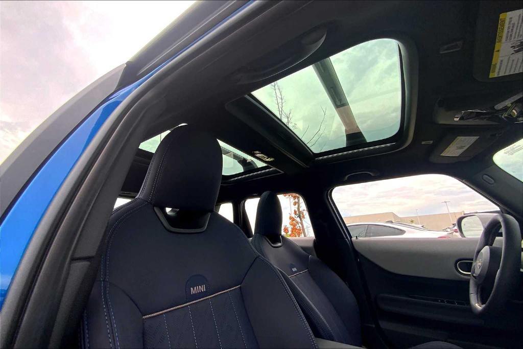 used 2025 MINI Hardtop car, priced at $28,999