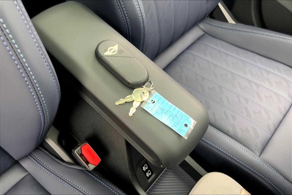 used 2025 MINI Hardtop car, priced at $28,999