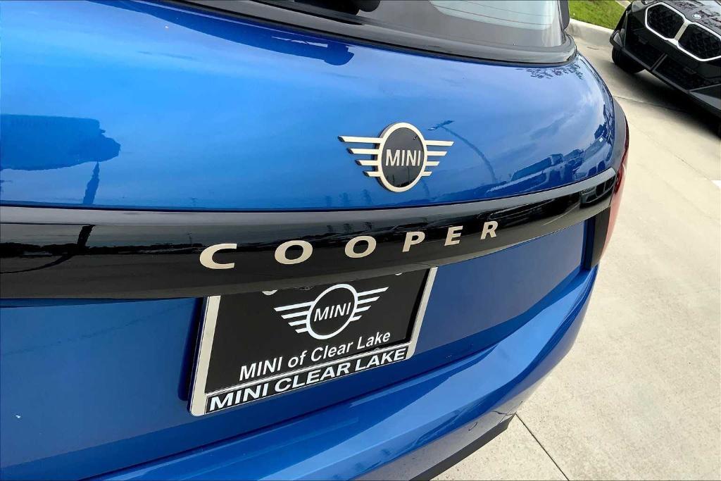 used 2025 MINI Hardtop car, priced at $28,999